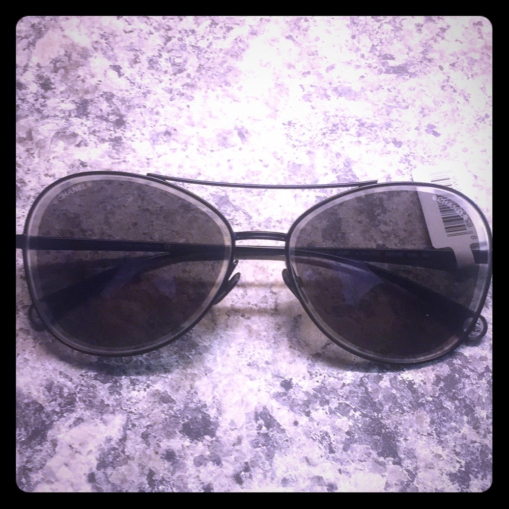 authentic CHANEL Aviator sunglasses $510new